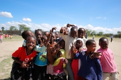 09_crowd_of_kids_on_playground